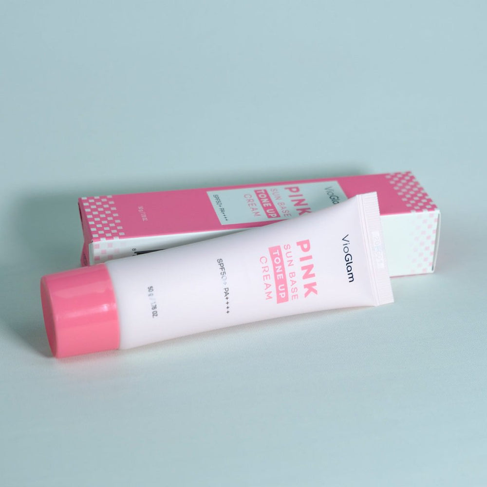 VioGlam Pink Sun Base Tone Up Cream SPF50 PA ile cildinizi güneşin zararlı ışınlarından koruyun ve parlaklık kazandırın.