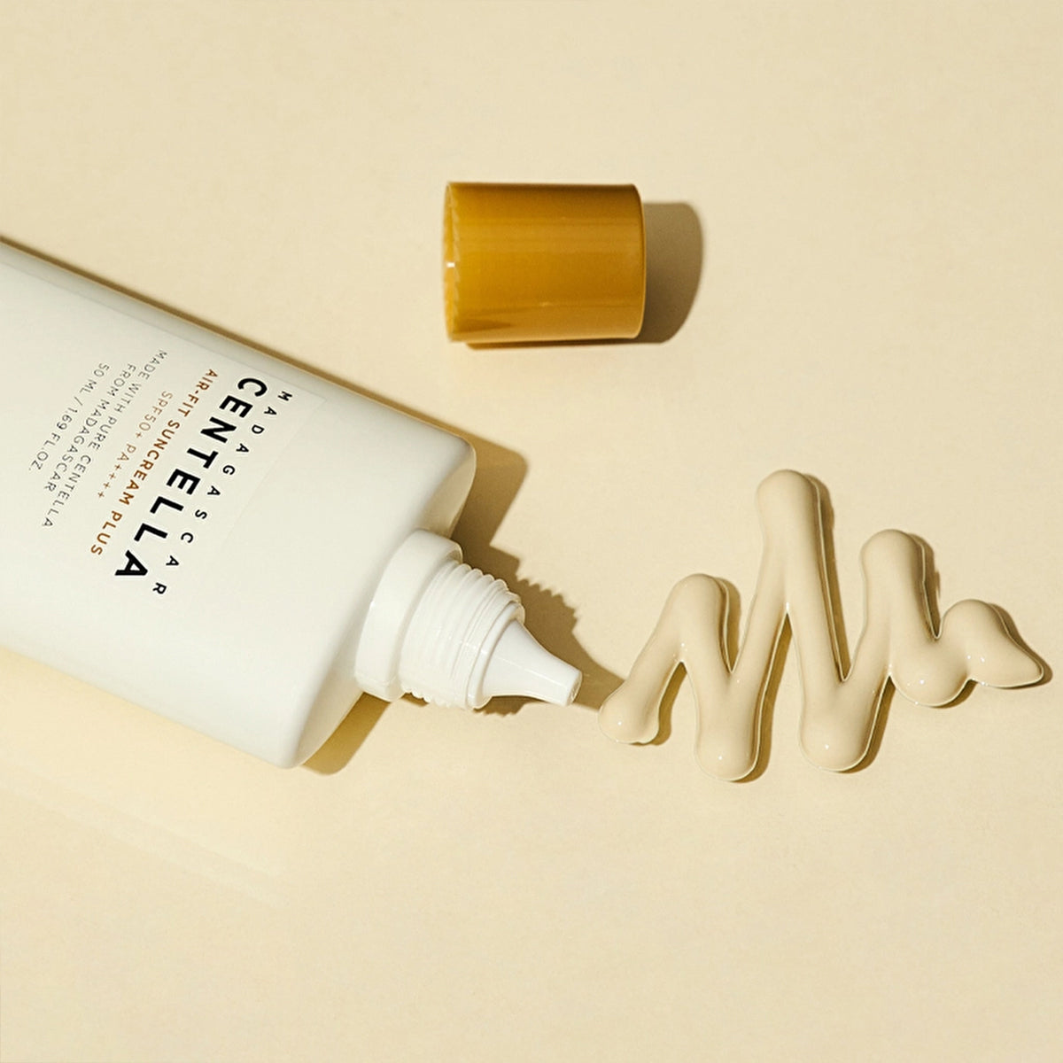 %35.8 centella ve fiziksel filtrelerle SPF50+ PA++++ hafif, yatıştırıcı ve yağsız güneş koruması