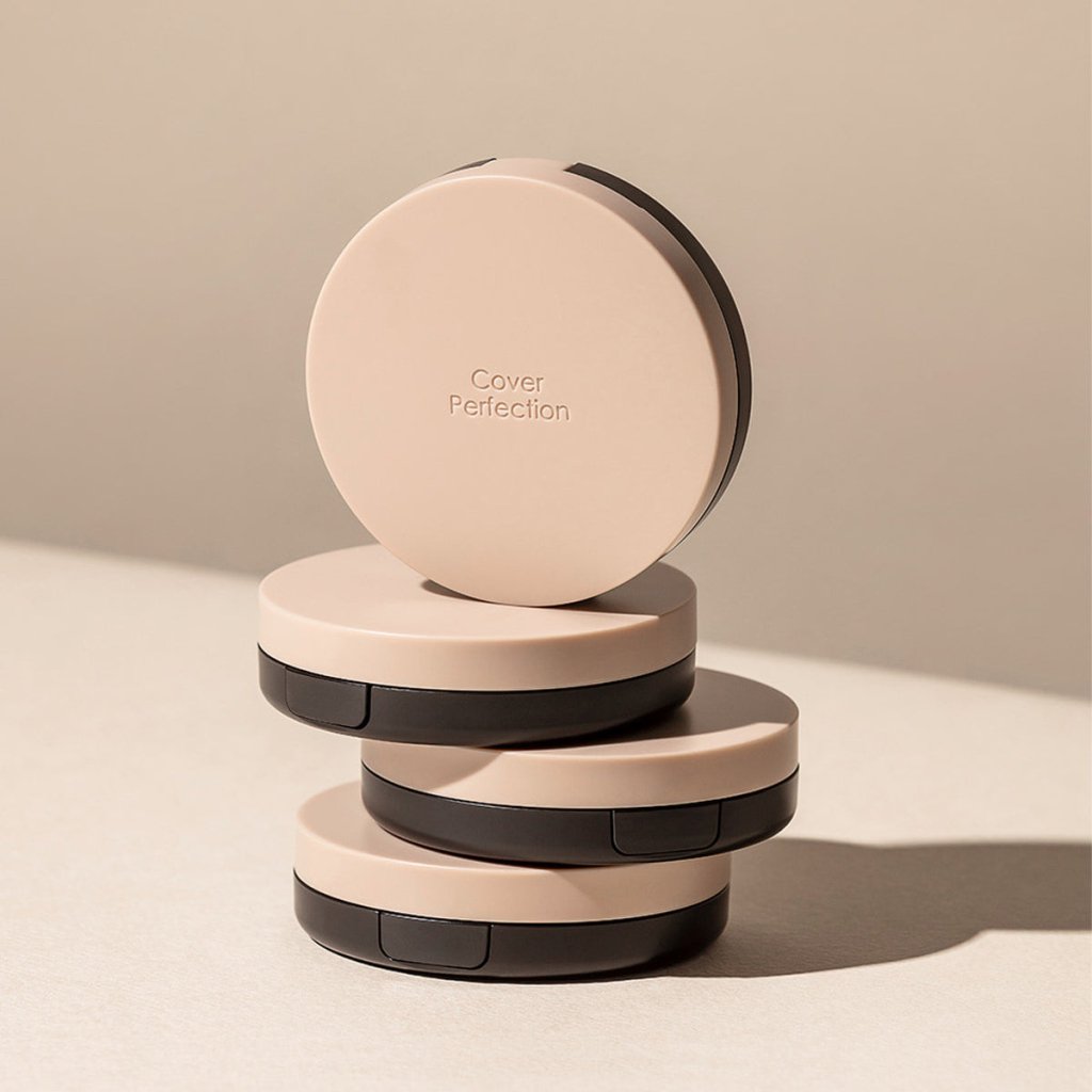 Vegan formülün hayvansal bileşensiz yapısıyla SPF50+ korumayı birleştiren açık tonlu vegan cushion fondöten.