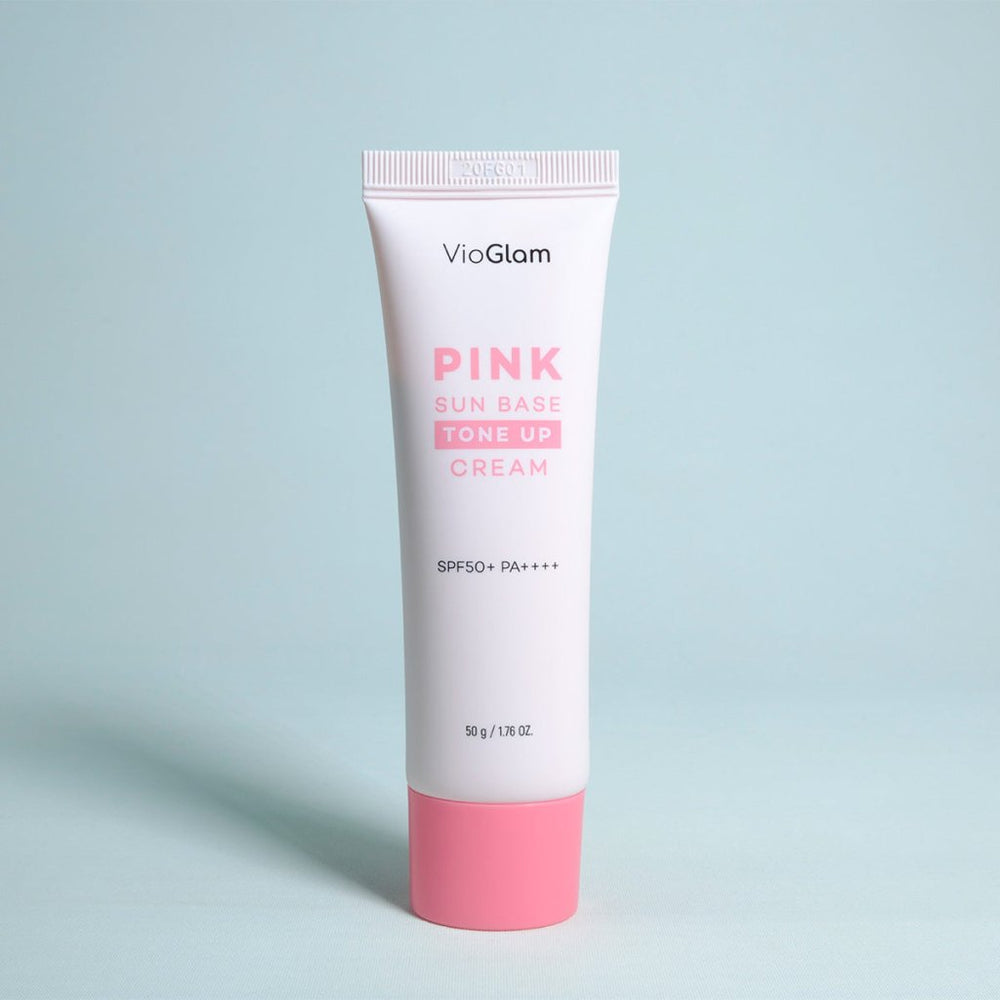 VioGlam Pink Sun Base Tone Up Cream SPF50 PA++++ ile cilt tonunu eşitleyip güneşin zararlı ışınlarına karşı koruyun.