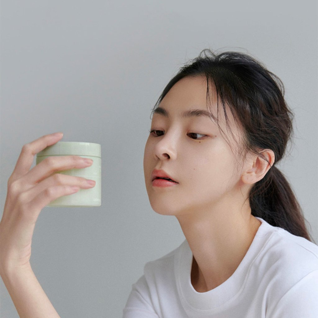 Ölü deri ve sebum birikimine karşı Heartleaf ve BHA içeren, 60 adetlik nazik peeling tonik pedi.